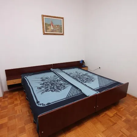 7208b Apartment *