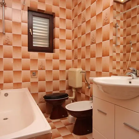 7208b Apartment *