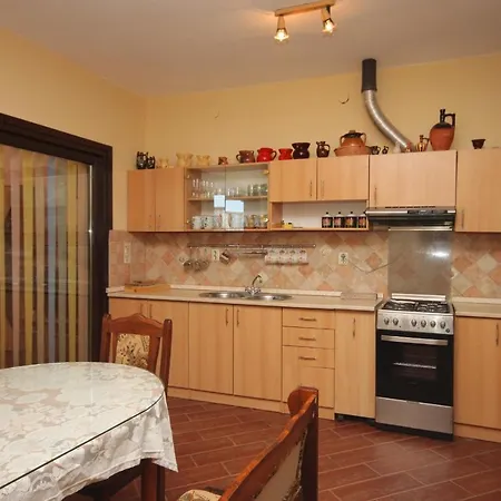 7208b Apartment