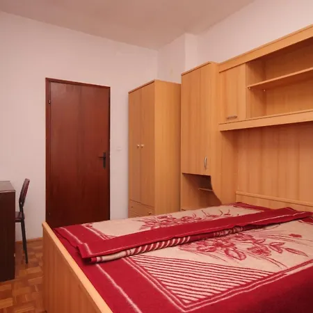 7208b Apartment